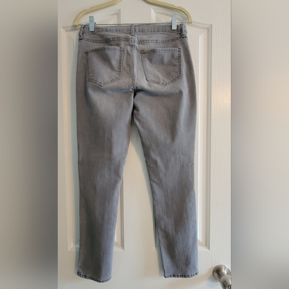 Old Navy Super Skinny Jeans - Picture 2 of 4